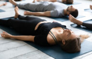 Cómo el Yoga Nidra nos ayuda a relajarnos y qué sucede en nuestro cuerpo y cerebro cuando lo hacemos